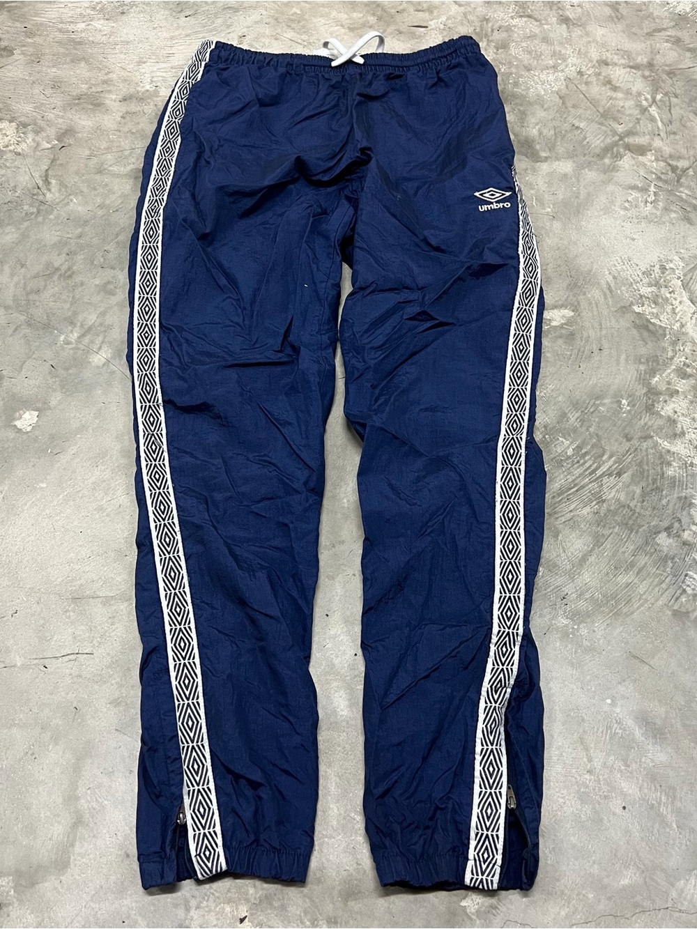 Vintage Umbro Track Pants Mens Medium Navy Blue Nylon Windbreaker Gorpcore